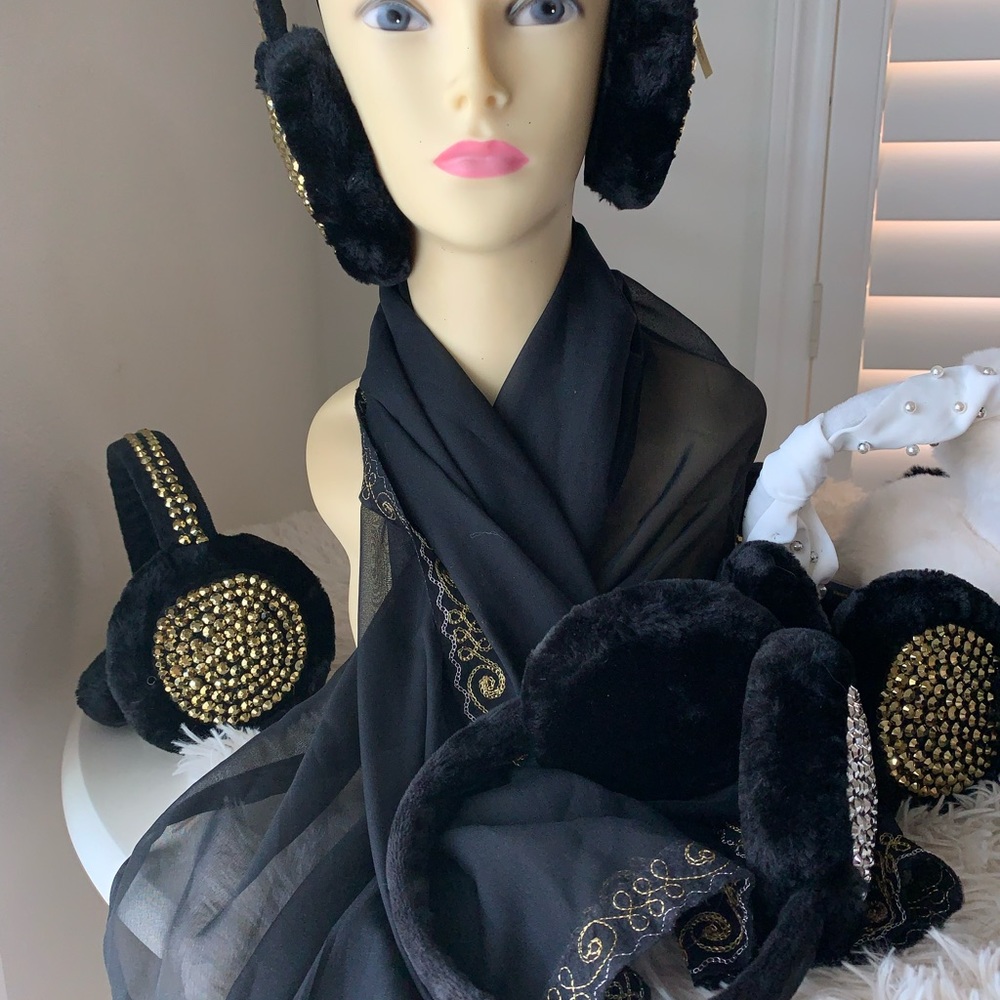Bling black/gold ear muffin